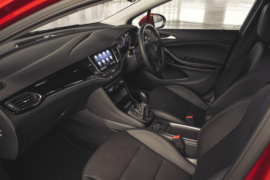 Интерьер Vauxhall Astra 2019 года  (фото 6 из 40)